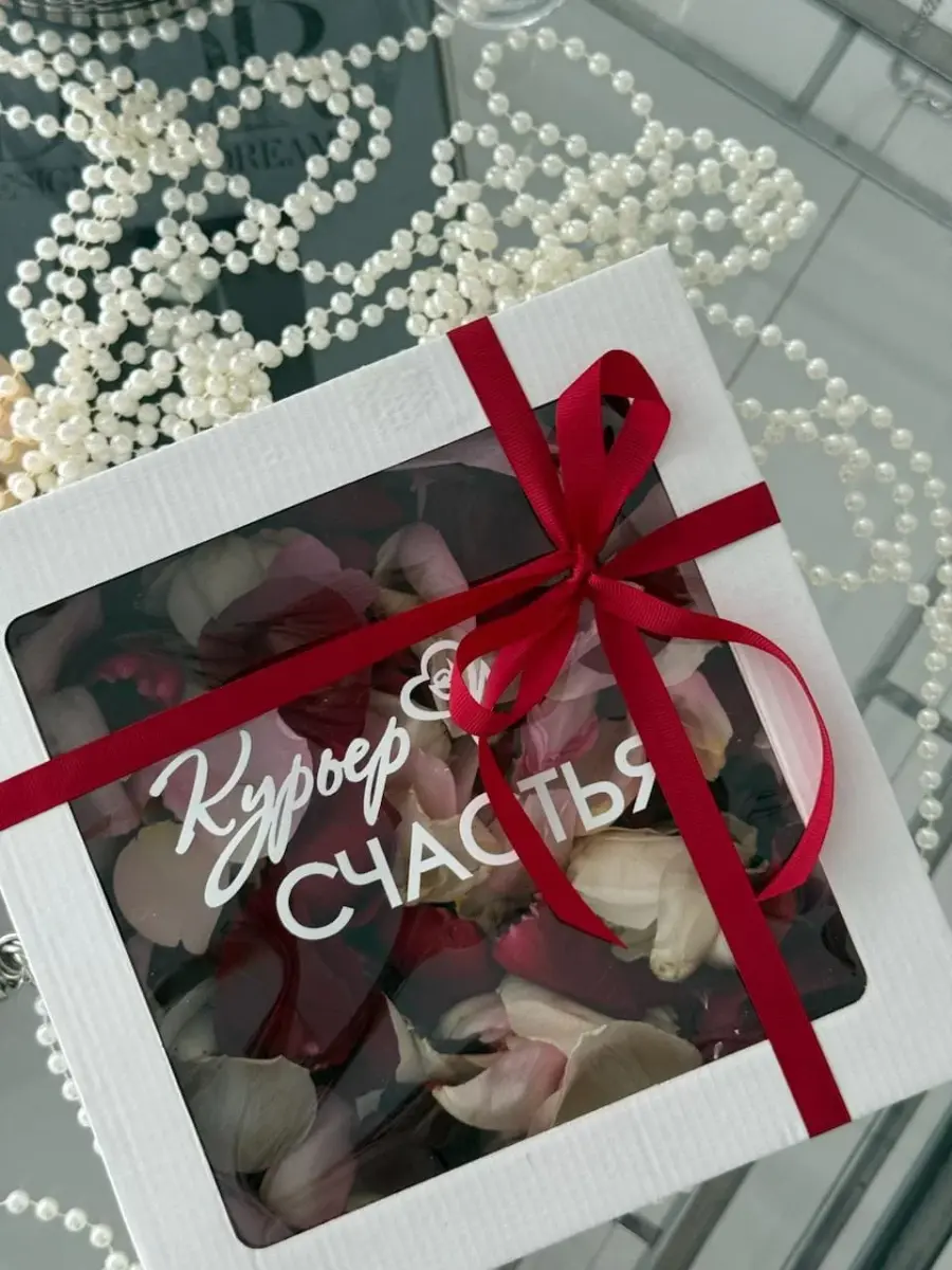 Лепестки роз